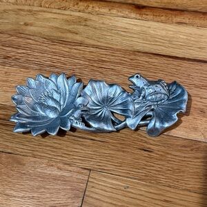 1994 ARTHUR COURT FROG & LILY PAD SPOON REST W/ GREEN EYE - RARE!